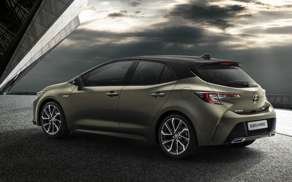 Toyota Auris 2019. Вид сбоку