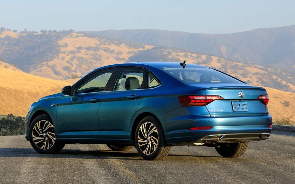 Volkswagen Jetta 2019. Вид сзади