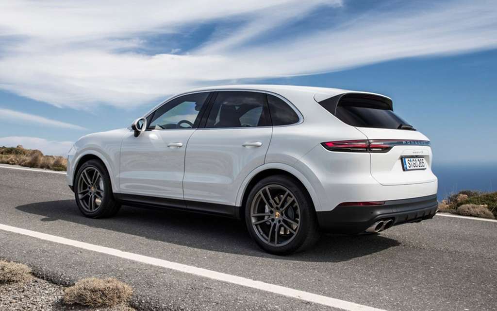 Porsche Cayenne 2018-2019. Вид сбоку
