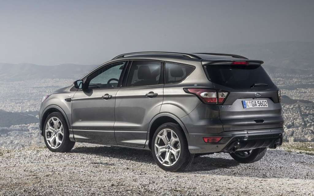 Кроссовер Ford Kuga. Вид сзади