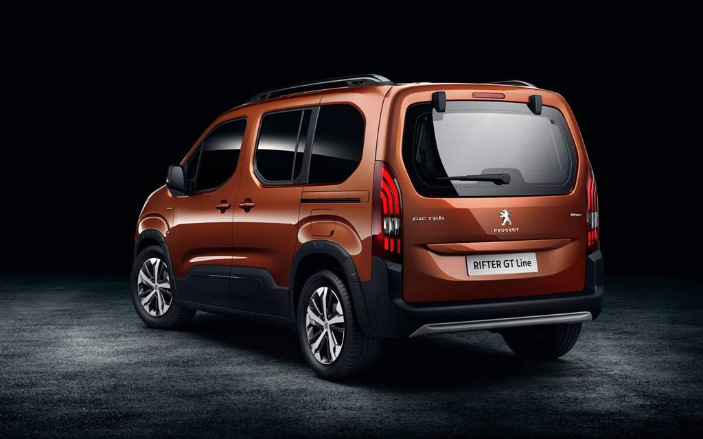 Peugeot Rifter 2019. Вид сзади